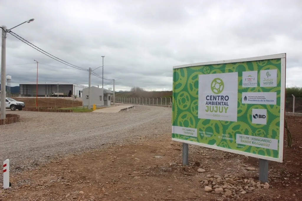 centro ambiental cartel