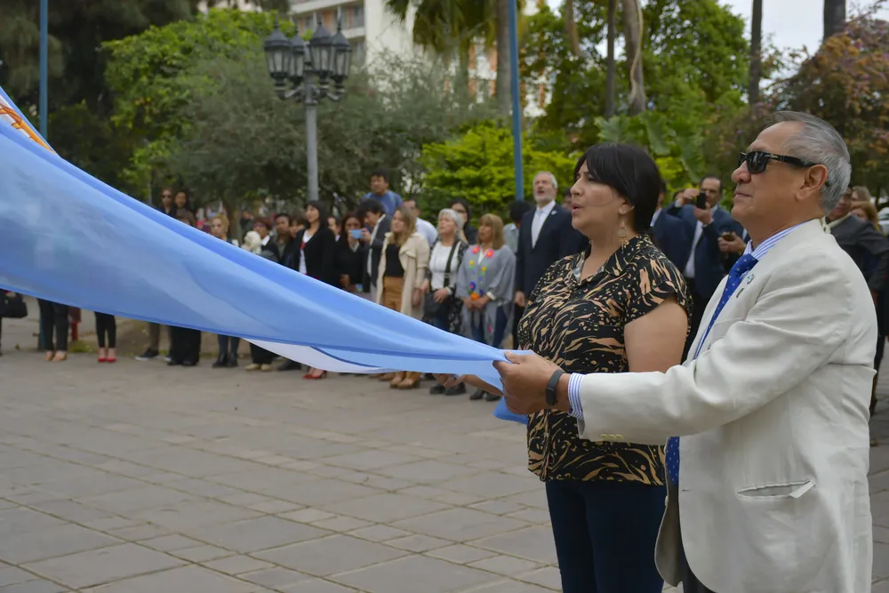 Acto Izamiento de Banderas1