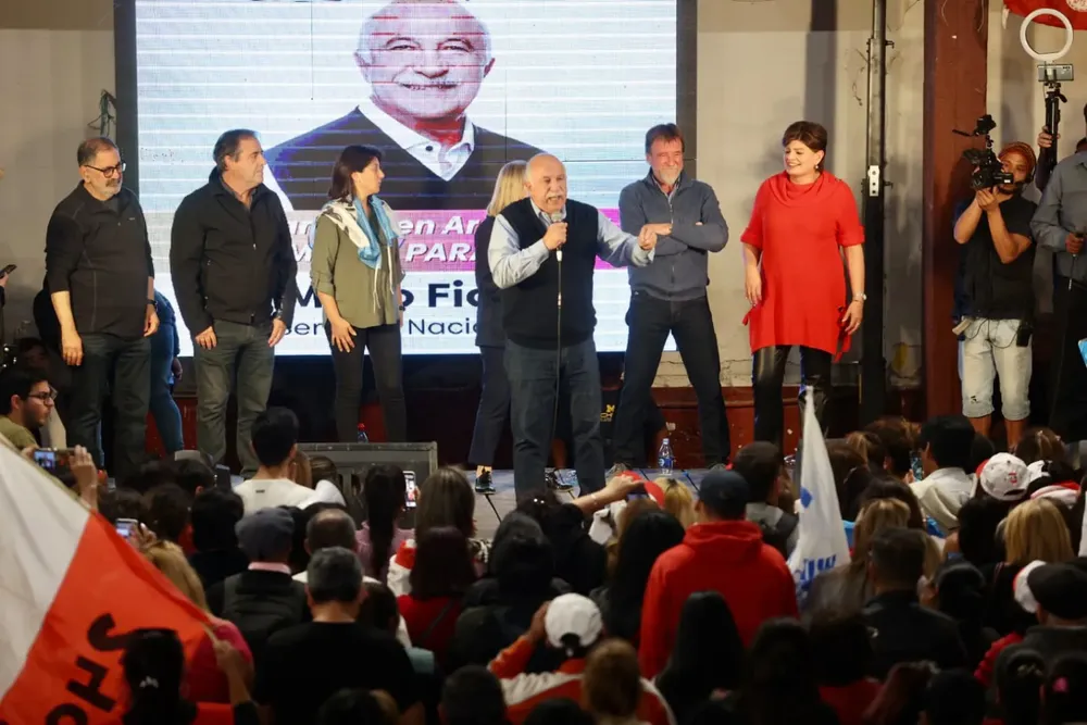 b819fb33-9909-49b6-a59b-e505159eb705_01